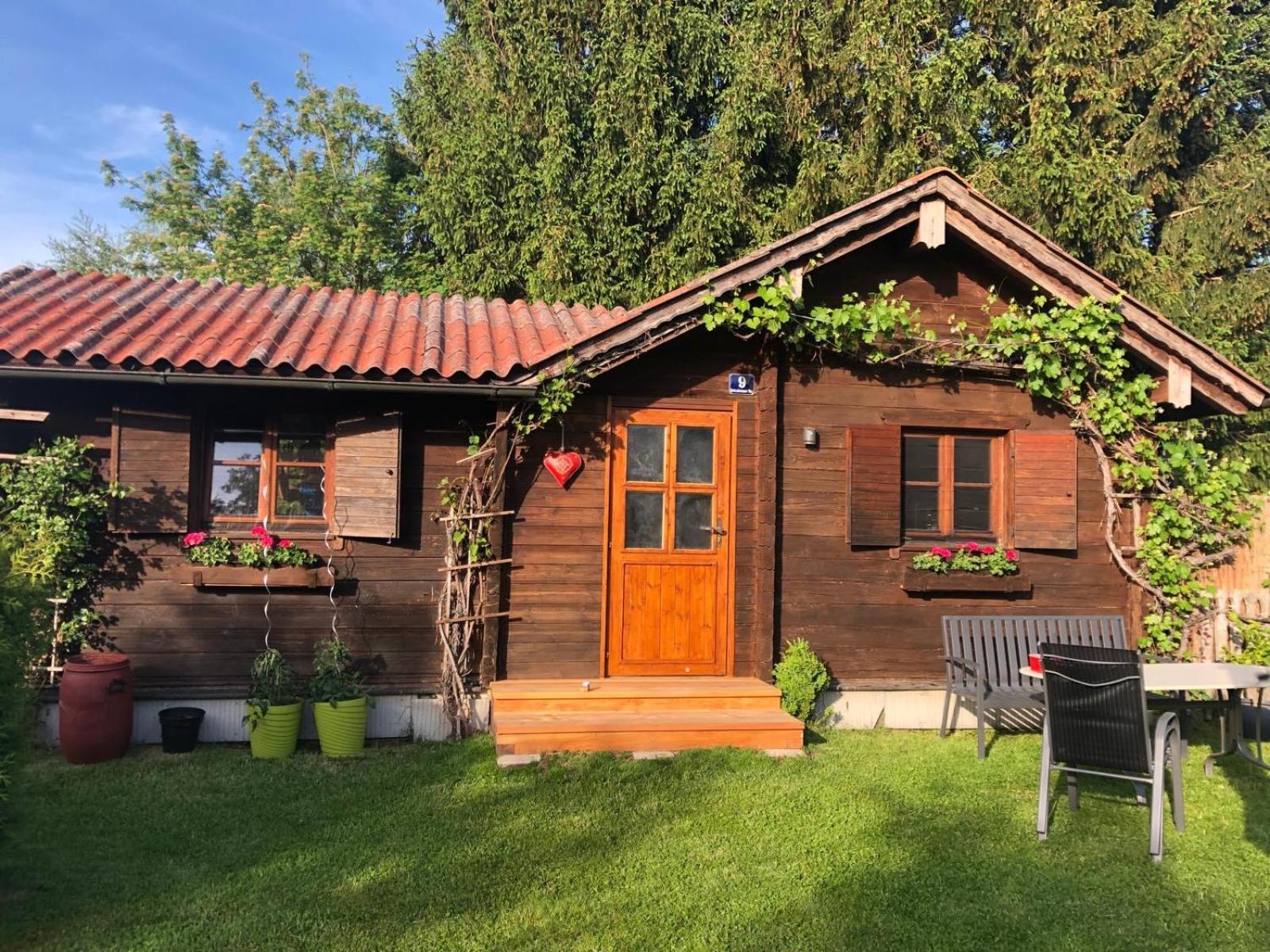 Gemuetliche Blockhuette Mit Grossem Garten Ried im Innkreis Exterior foto